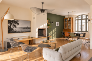 Interieur scandinave baigne de lumiere naturelle